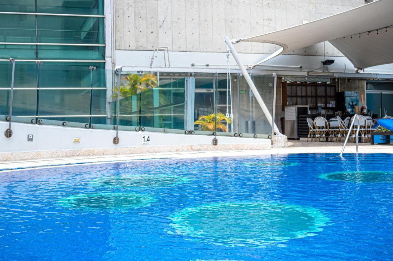 Decapolis Hotel ปานามาซิตี้ ภายนอก รูปภาพ Swimming pool at the hotel
