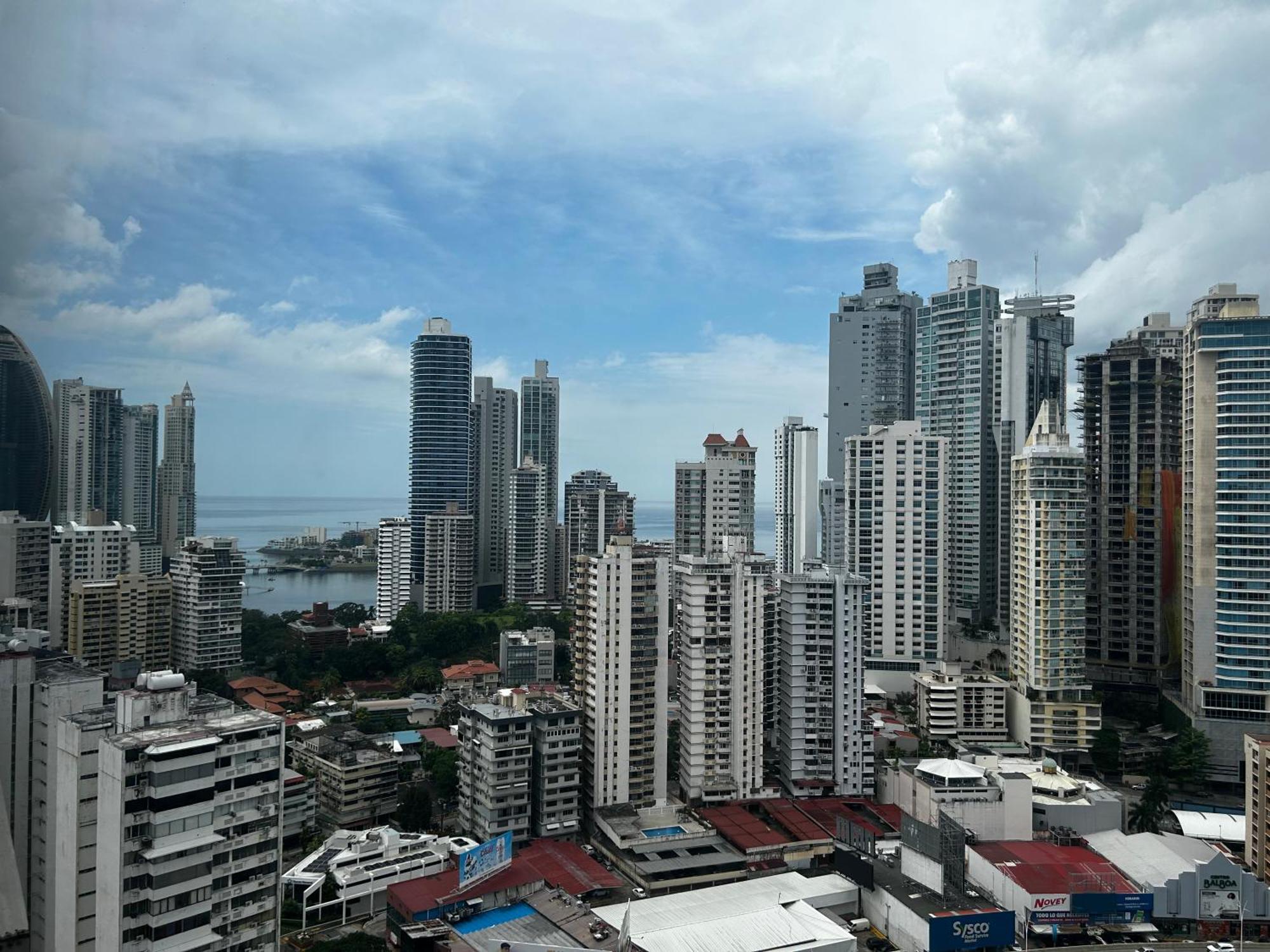 Decapolis Hotel ปานามาซิตี้ ภายนอก รูปภาพ The photo shows a city skyline with a mix of high-rise buildings and skyscrapers. In the foreground, there are several low-rise structures, and the buildings vary in design and height. The background features taller skyscrapers reaching into the sky,
