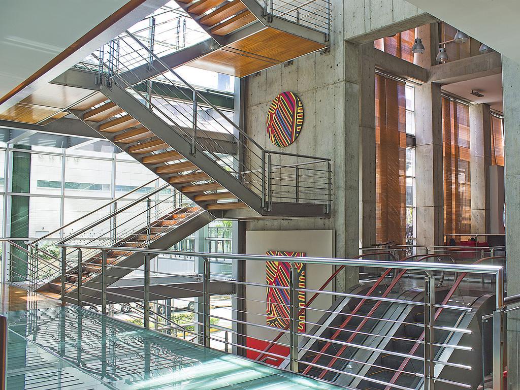 Decapolis Hotel ปานามาซิตี้ ภายนอก รูปภาพ Interior of the library